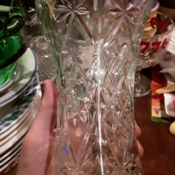 VASE--  CLEAR GLASS   8.5" TALL. - Picture 4 of 5